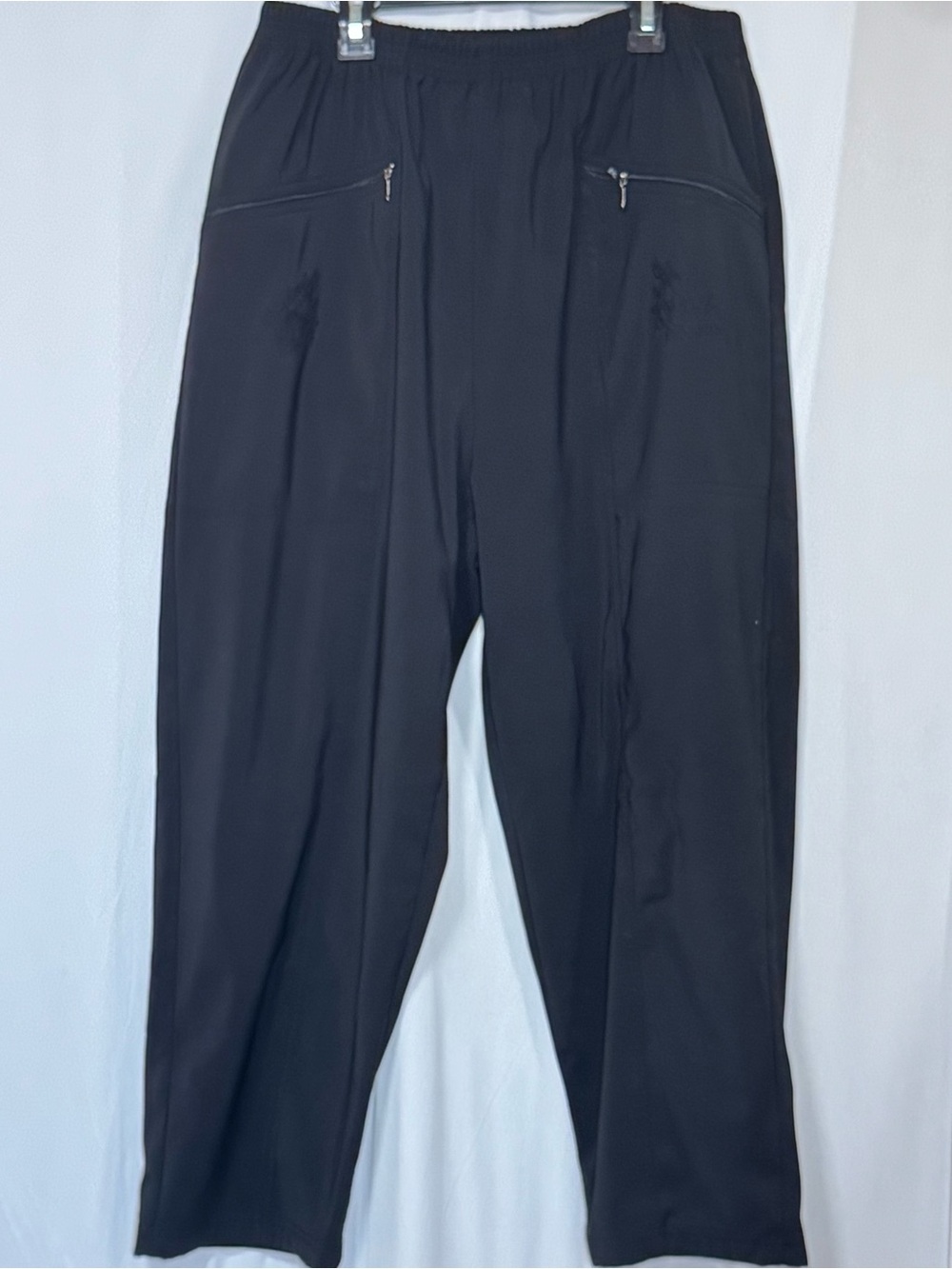 Black embroidered Elastic-Waist Jogger Pants with Zip Pockets made in Korea btqe